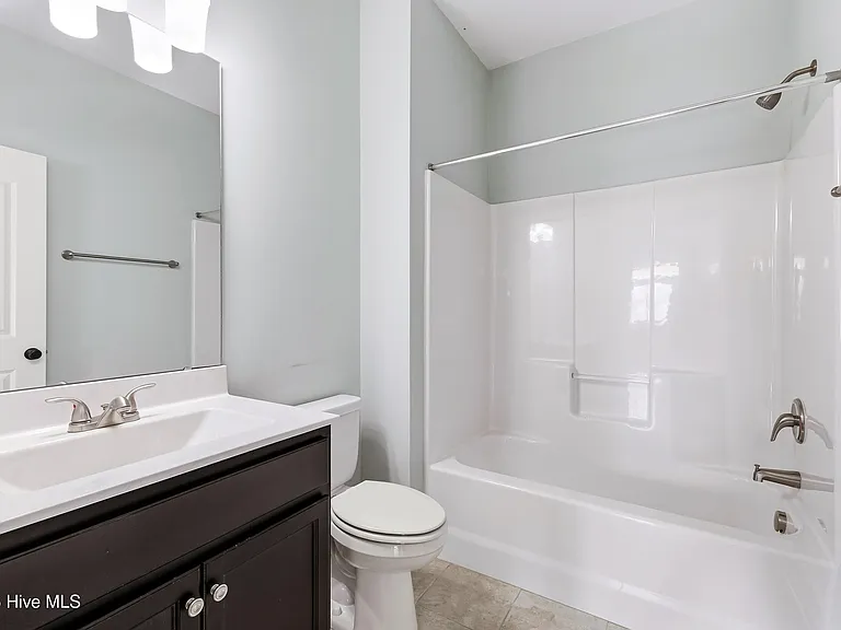 359 Hanover Lakes Dr — Photo 18
