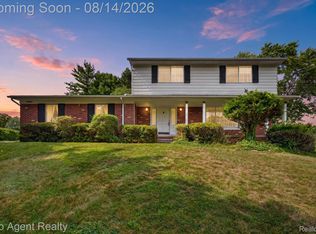 6084 Deguise Ct, Rochester Hills, MI 48306