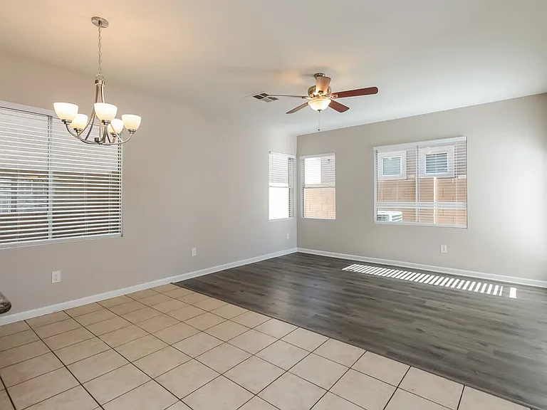 7233 S 40th Ave — Photo 5