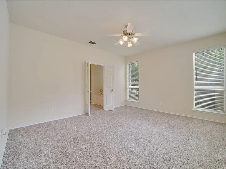 121 Park Ln — Photo 17