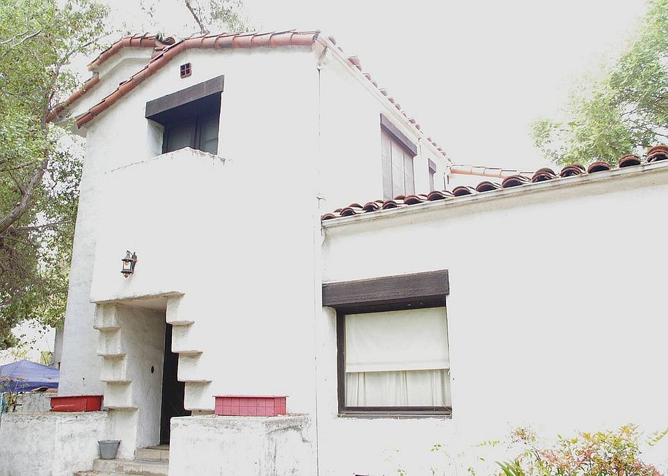 1st image of 3021 E Chevy Chase Dr