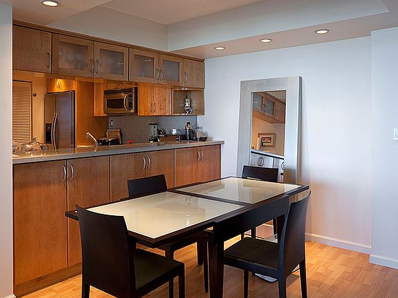 4th image of 650 West Av #1210