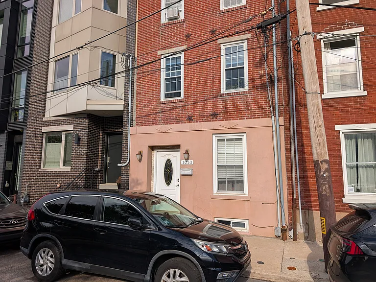 1213 N Leithgow St — Photo 1