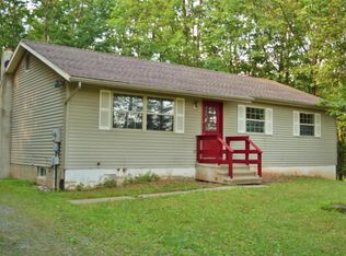 1073 State Rd, Effort, PA 18330