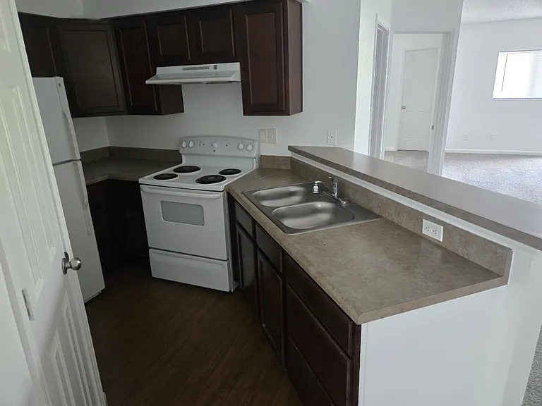 Gillette Square Apartments — Photo 10