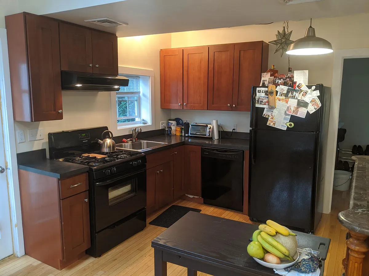 Kitchen with dishwasher and gas stove - 11 Central St #2