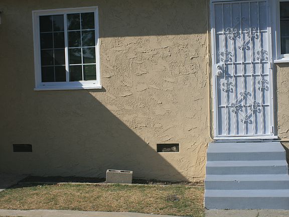 5th image of 920 E 101st St