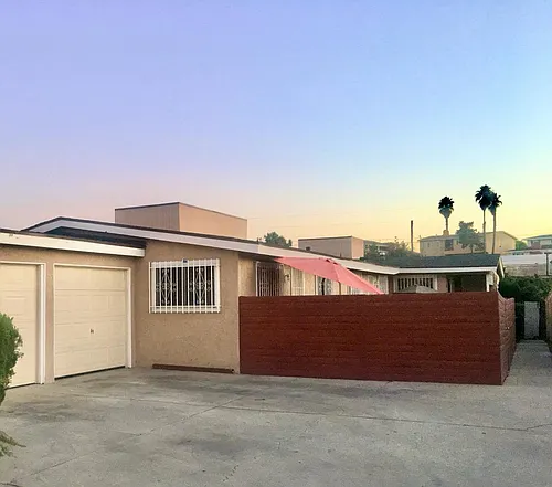 2616 W Century Blvd #2 Photo 1