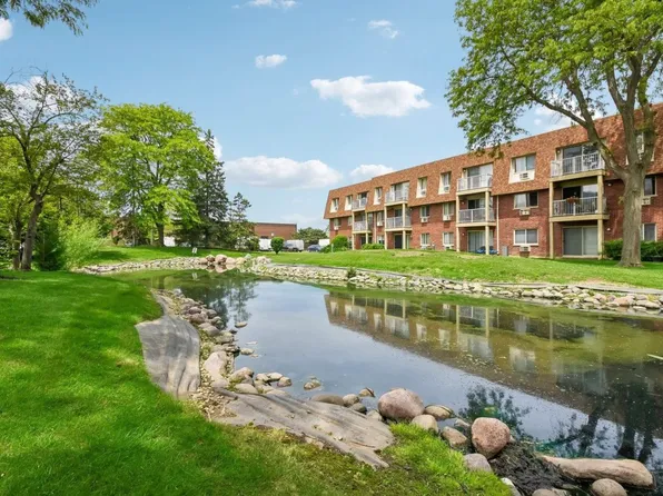 1 Villa Verde Dr, Buffalo Grove, IL