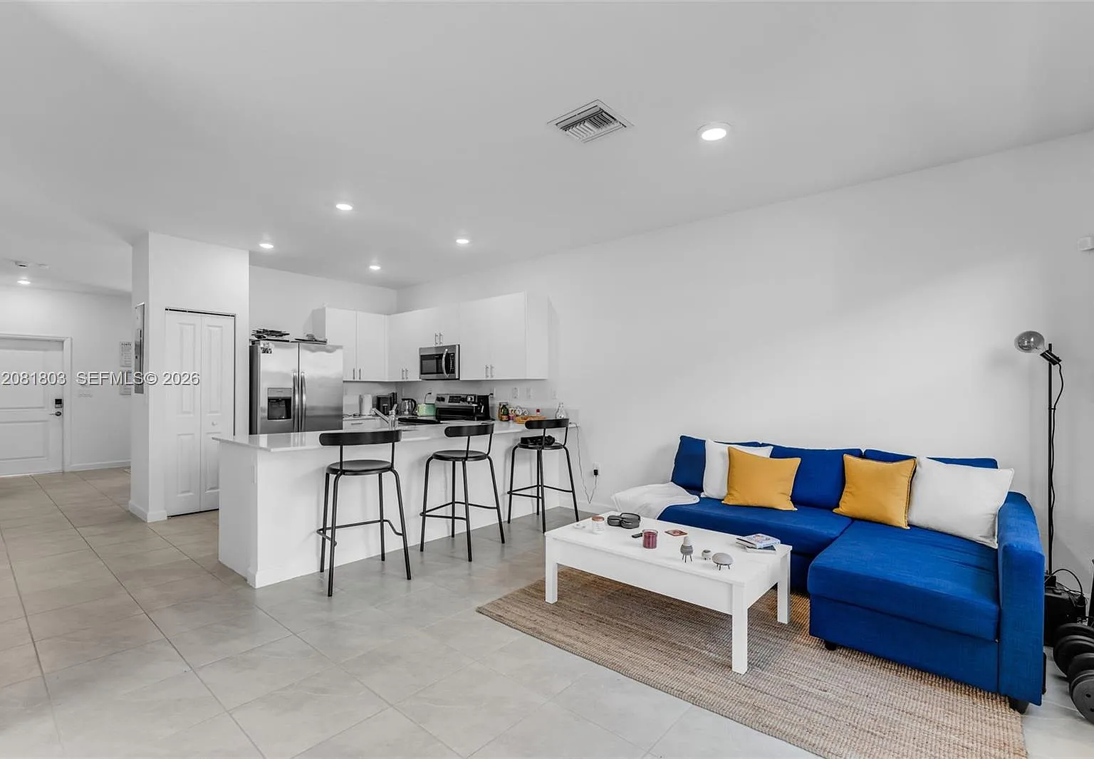 3 bed, 2.5 bath, 1393 sqft, $2,500 — Photo 3
