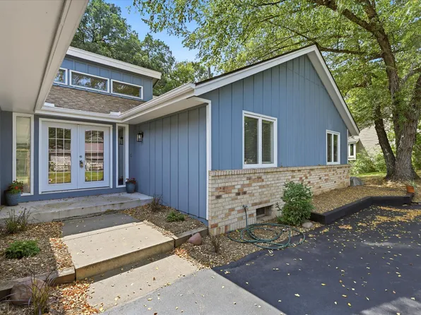 1592 Sherwood Ct, Eagan, MN 55122