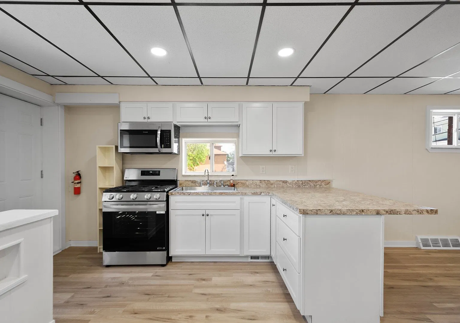 Gorgeous 2 bedroom in Pittsburgh available November 15! — Photo 1