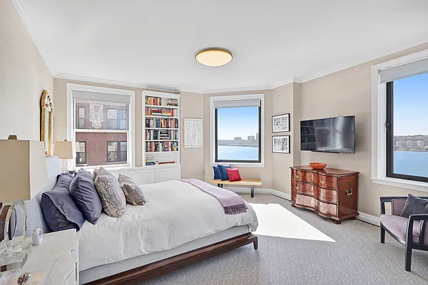 Sold by Compass | media 5