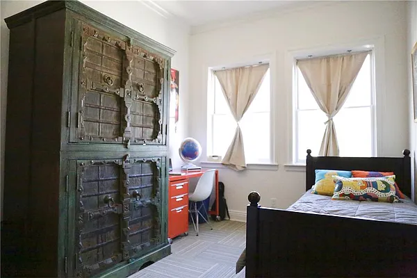 Sold by R New York | media 43