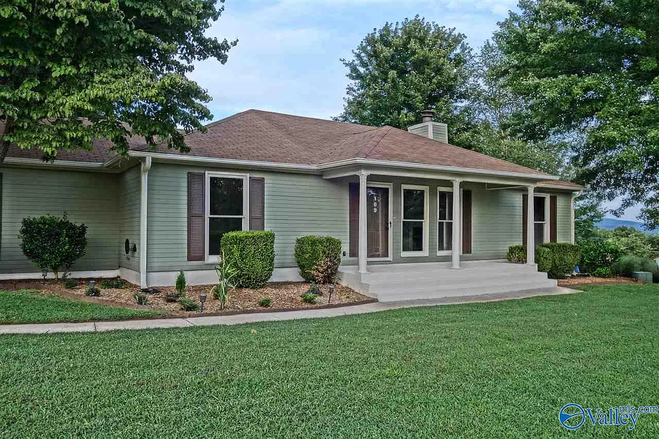 3 bed, 2.0 bath, 1425 sqft, $1,650 — Photo 2