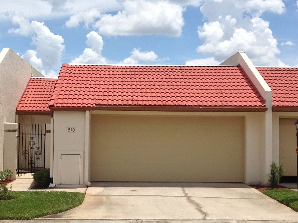 1st image of 210 Balfour Dr