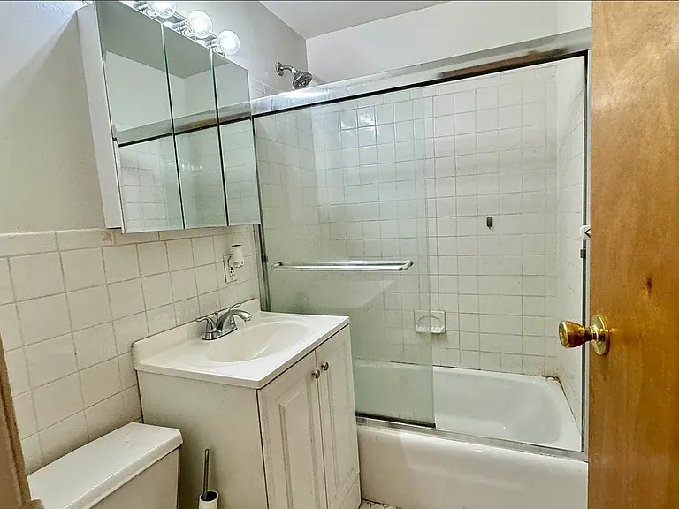 115 Essex St #4C — Photo 10