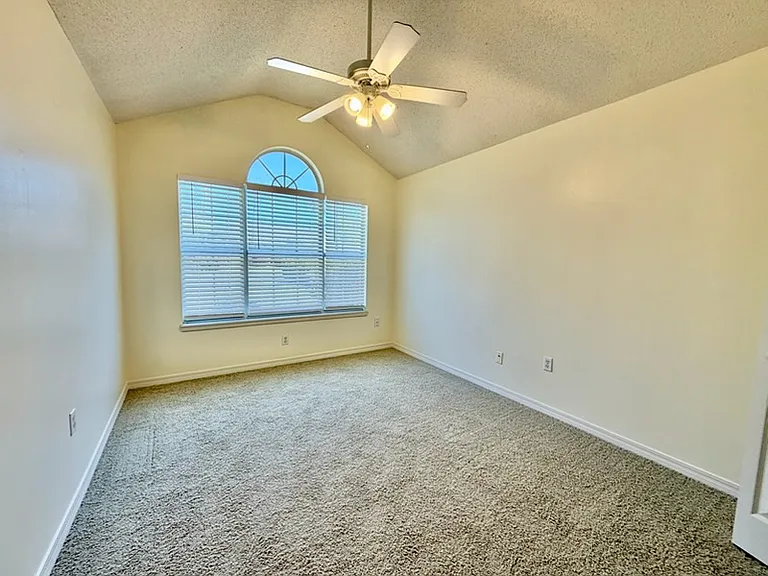 437 S Shore Dr — Photo 9