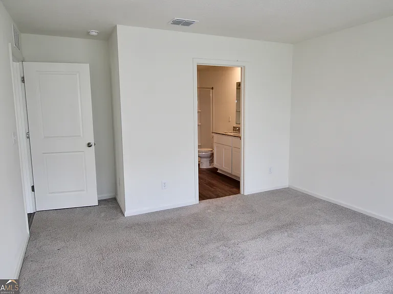 205 Landing Blvd — Photo 10