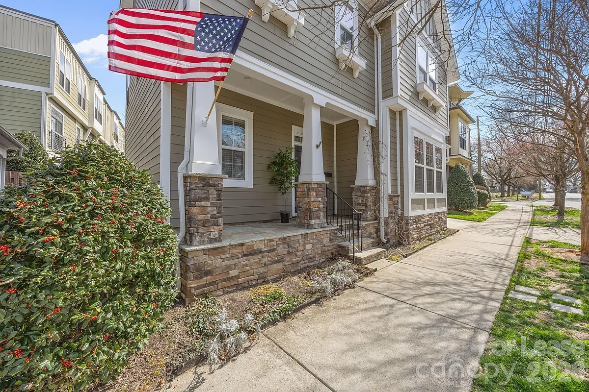 Building Photo - 821 Herrin Ave