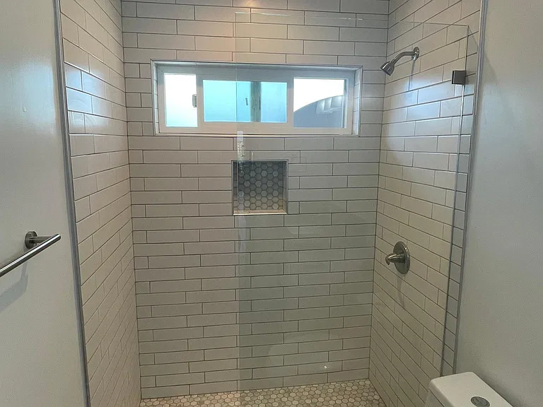 209 N Bushnell Ave #E — Photo 8