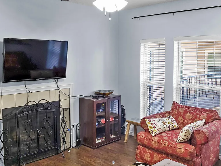 2414 Longview St #210 — Photo 7