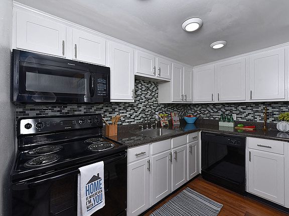 Music City Flats - Kitchen