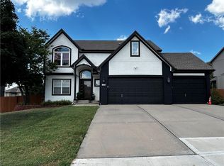 110 S Eastglen Dr, Raymore, MO 64083