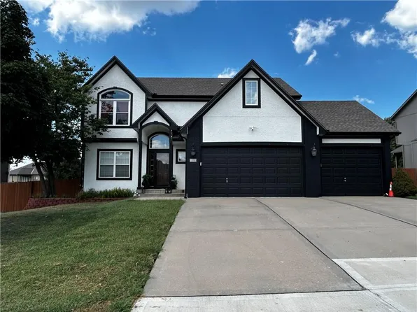 110 S Eastglen Dr, Raymore, MO 64083