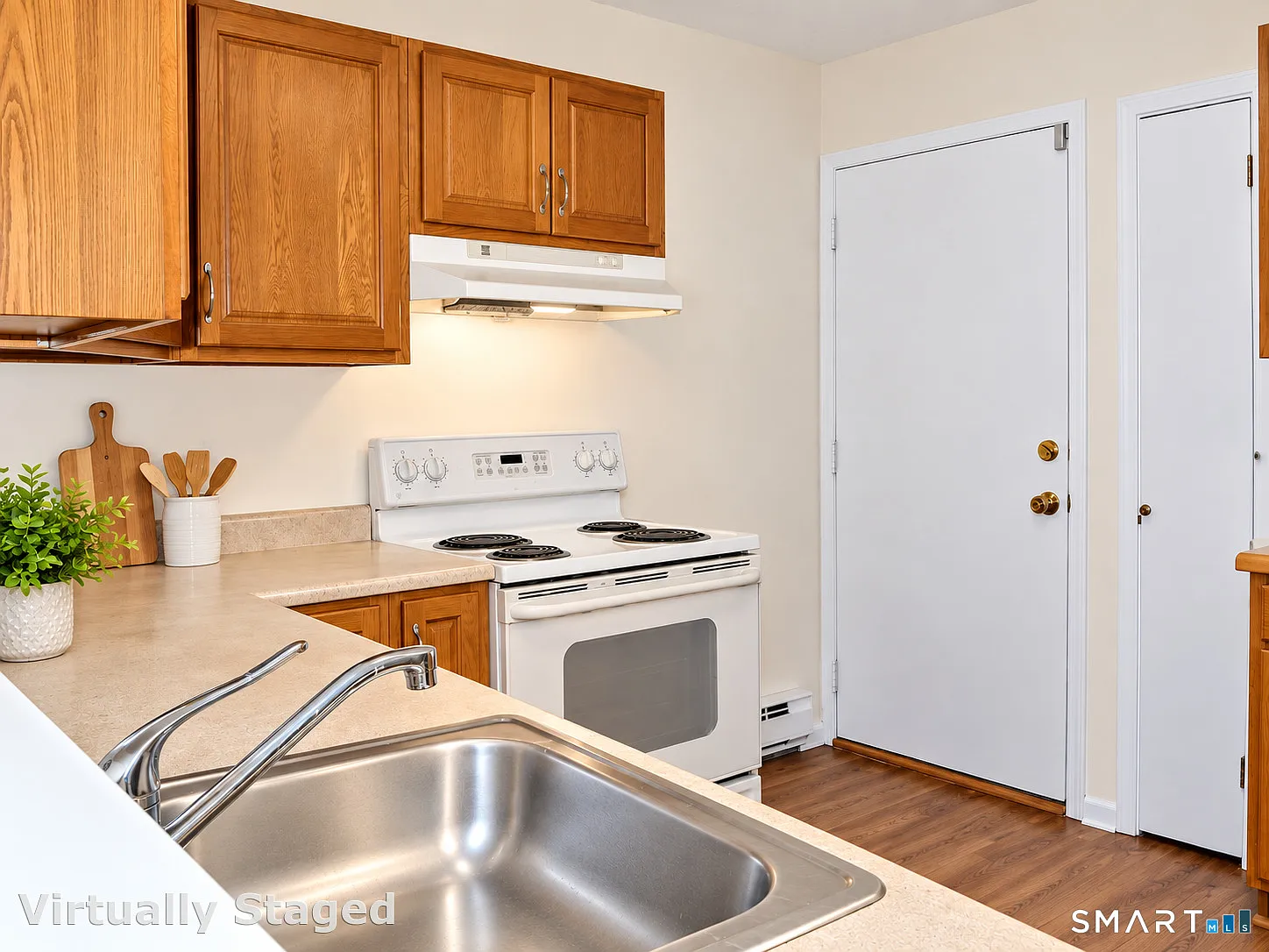 2 bed, 1.0 bath, 887 sqft, $1,700 — Photo 3