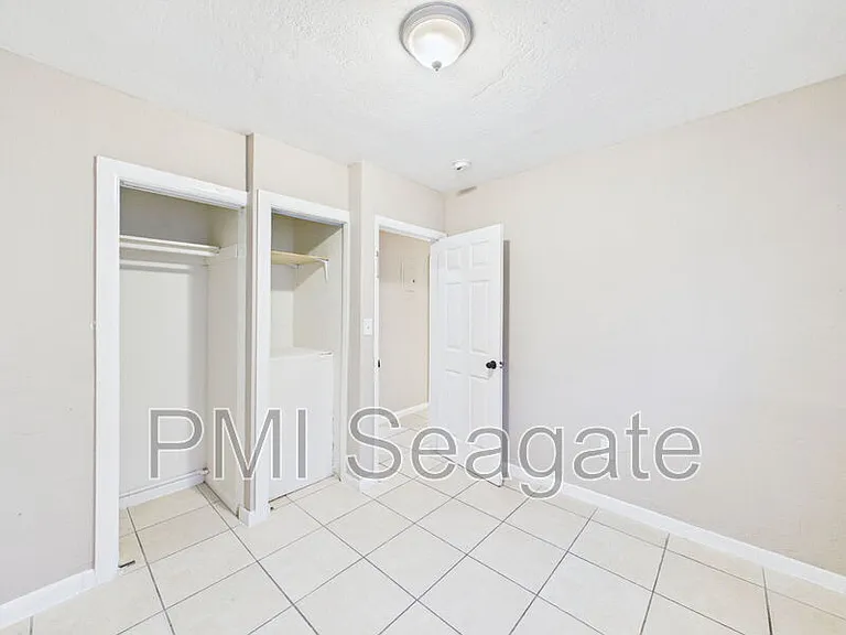 2711 NW 1st St #4 — Photo 13