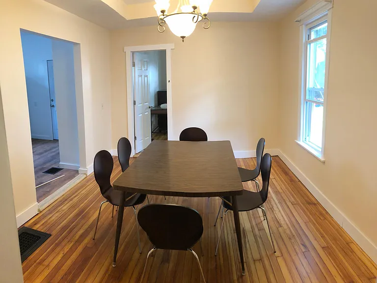 19 Duane Ave — Photo 5