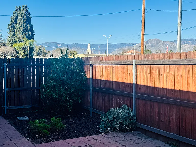 W La Paloma St — Photo 11