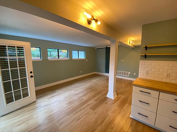 3rd image of 1903 Westridge Dr Unit D