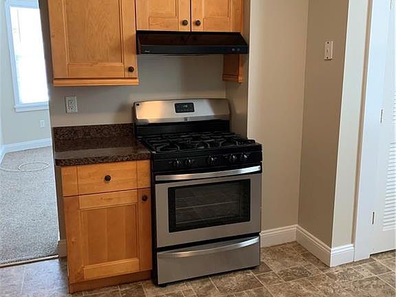 4th image of 354 Coram Ave