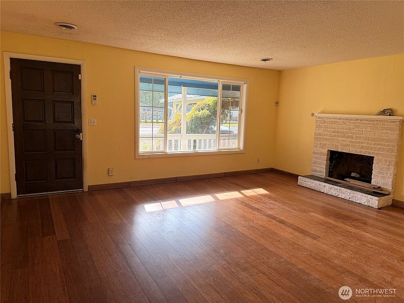 3rd image of 898 Main Avenue