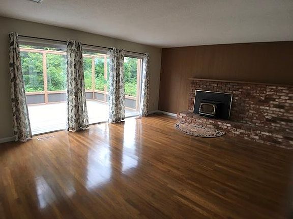 5th image of 340 Herrick Ave