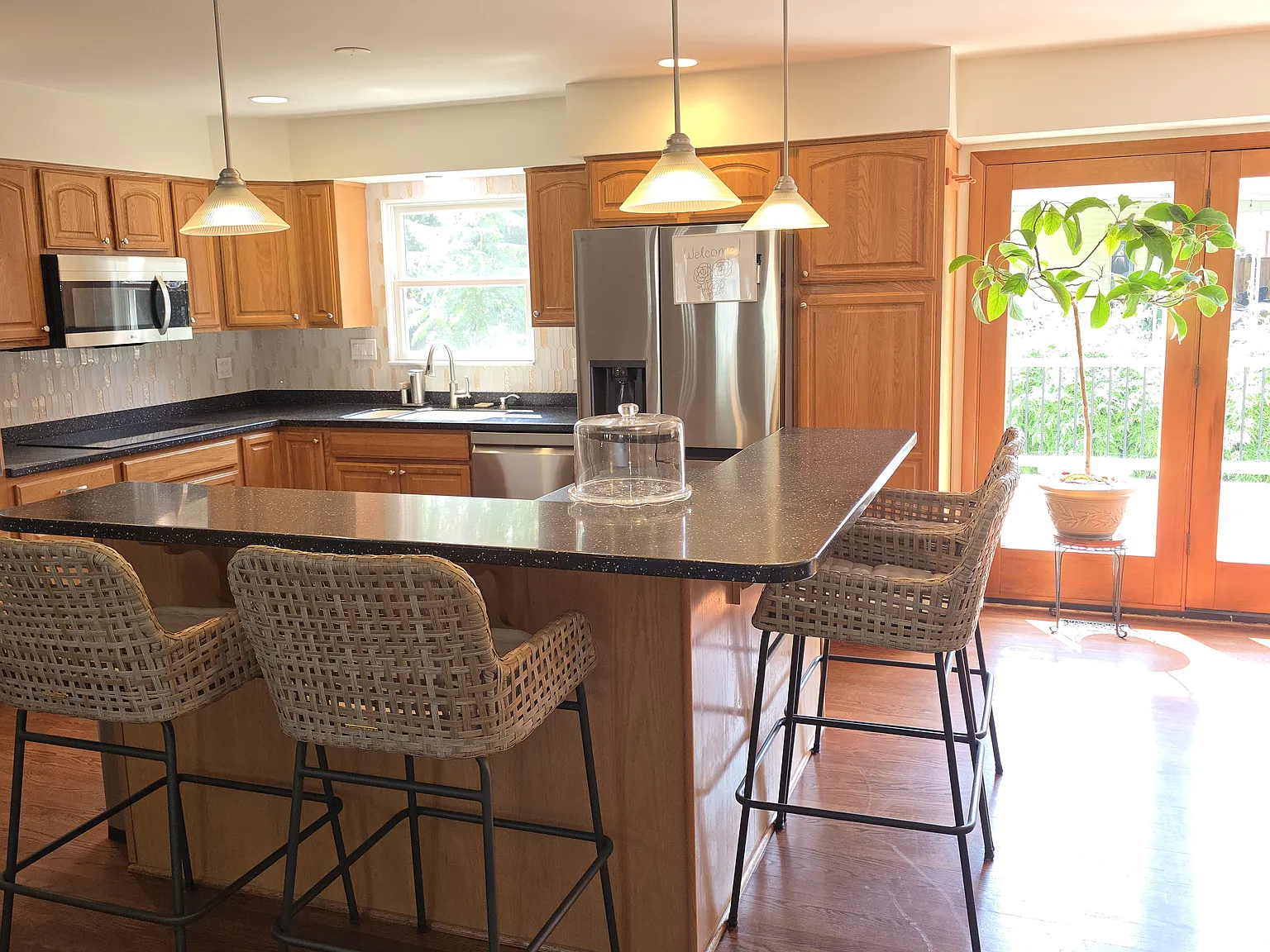 5 bed, 3.5 bath, 2856 sqft, $4,200 — Photo 4
