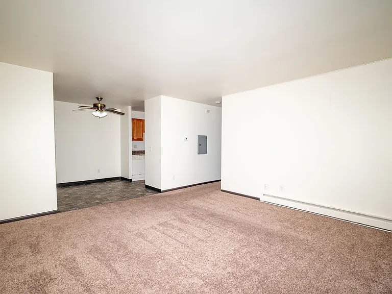 Canterbury Court Apartments — Photo 12