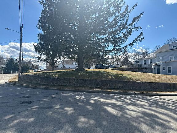 4th image of 80 Summit Ave