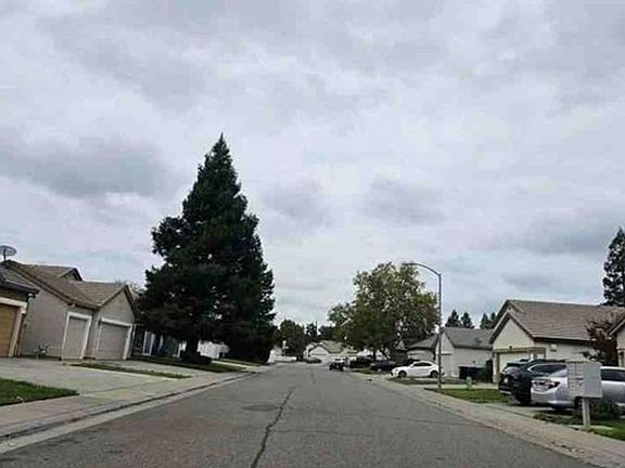 Exterior Neighborhood (street photo)