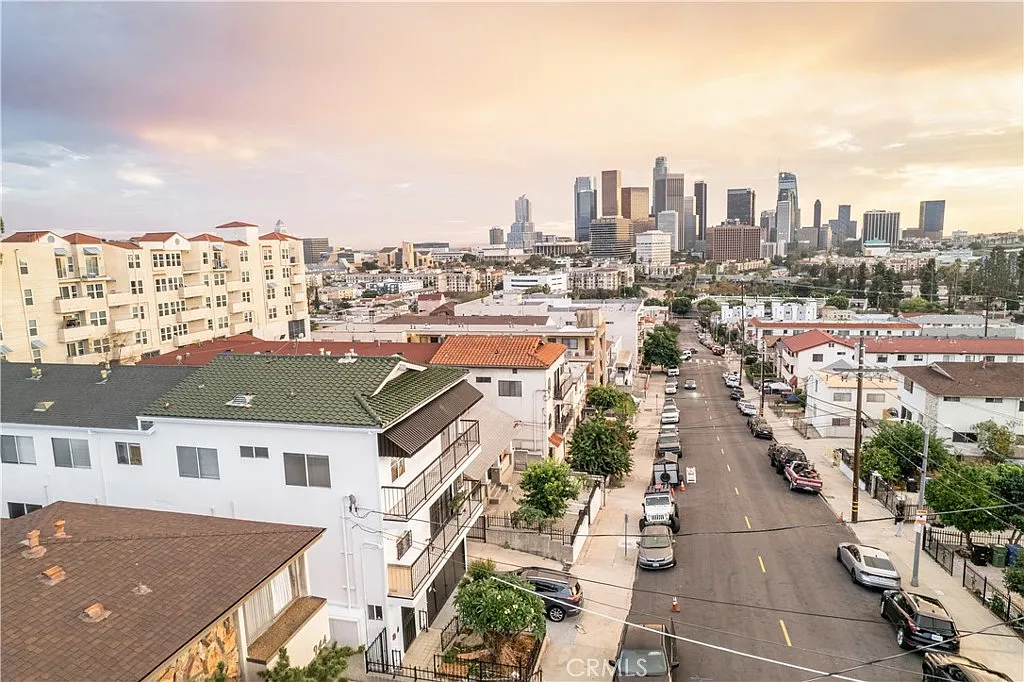 1 bed, 675 sqft, $2,300 — Photo 1