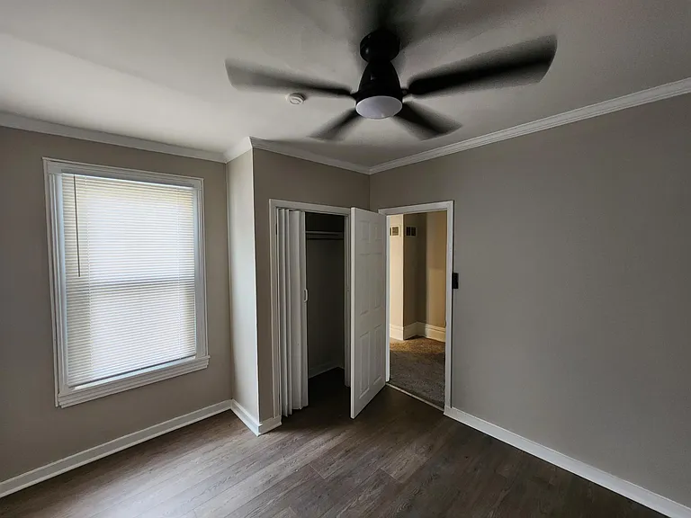 302 N Lombard St — Photo 12