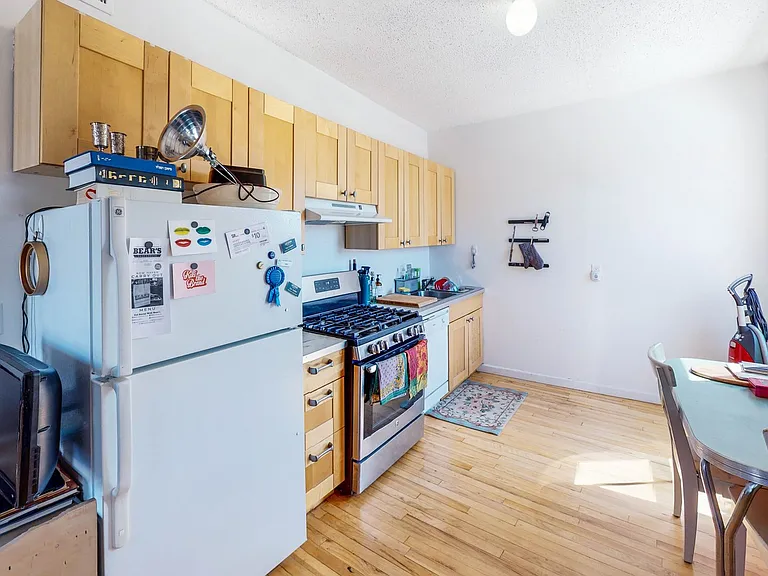 924 State St #5 — Photo 10