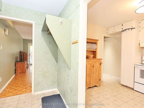 4th image of 118 Wales Ave