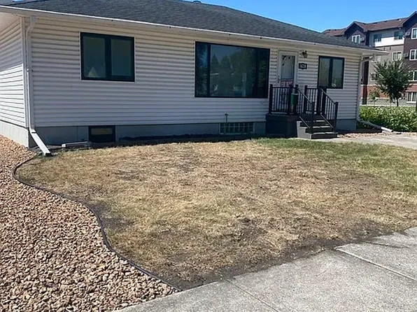 1638 12th St N, Fargo, ND 58102