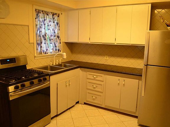 2nd image of 41 Lake Grove Blvd