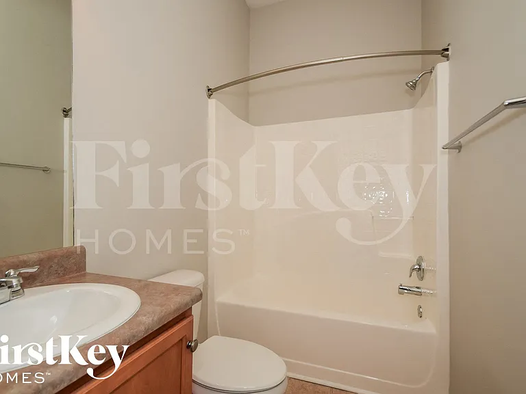 613 Johnnys Cv — Photo 7