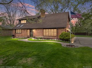 207 Leetonia Dr, Troy, MI 48085