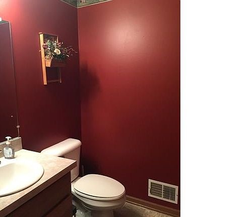 Lav off garage/laundry.